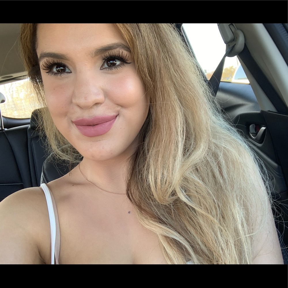 Meet your Posher, Yesenia